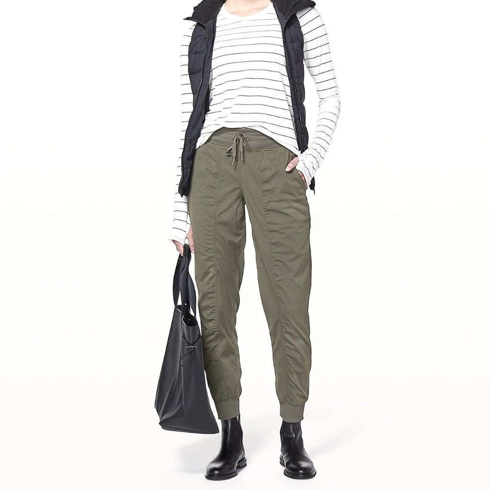 Lululemon - Dance Studio Joggers